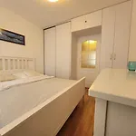 Jantar Z Ogrodkiem Apartmán *